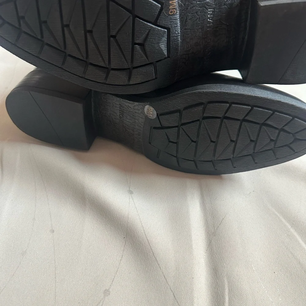 ANTONIO MELANI these sleek